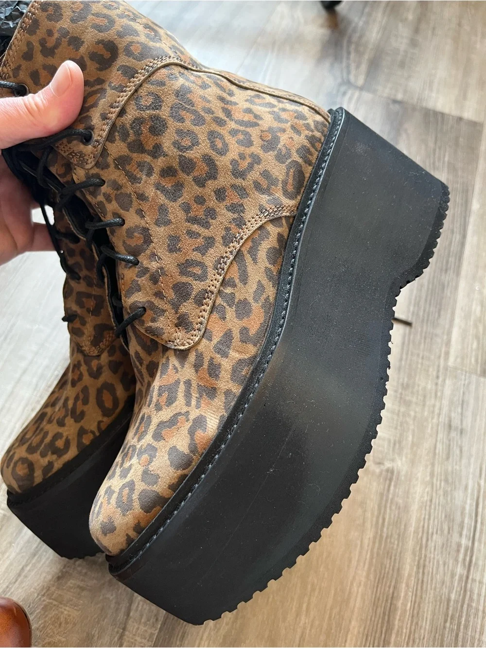 LD Tuttle lambs leather women’s platform size 6
